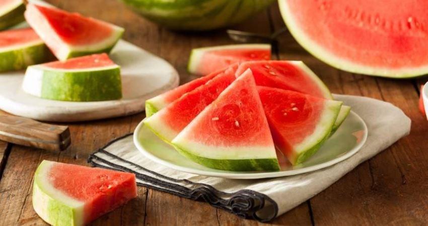 Pria Perlu Makan Banyak Semangka Agar Tak Alami Disfungsi Ereksi