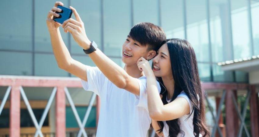 Sering Pamer Foto Pasangan Bisa Jadi Tanda Hubungan Tak Harmonis