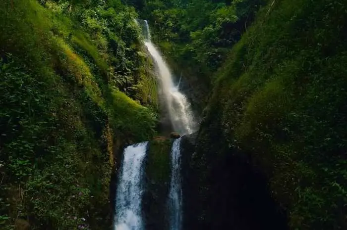 Curug Kapak Kuda, Air Terjun Beringkat dengan Suasana Alam Nan Asri di Majalengka